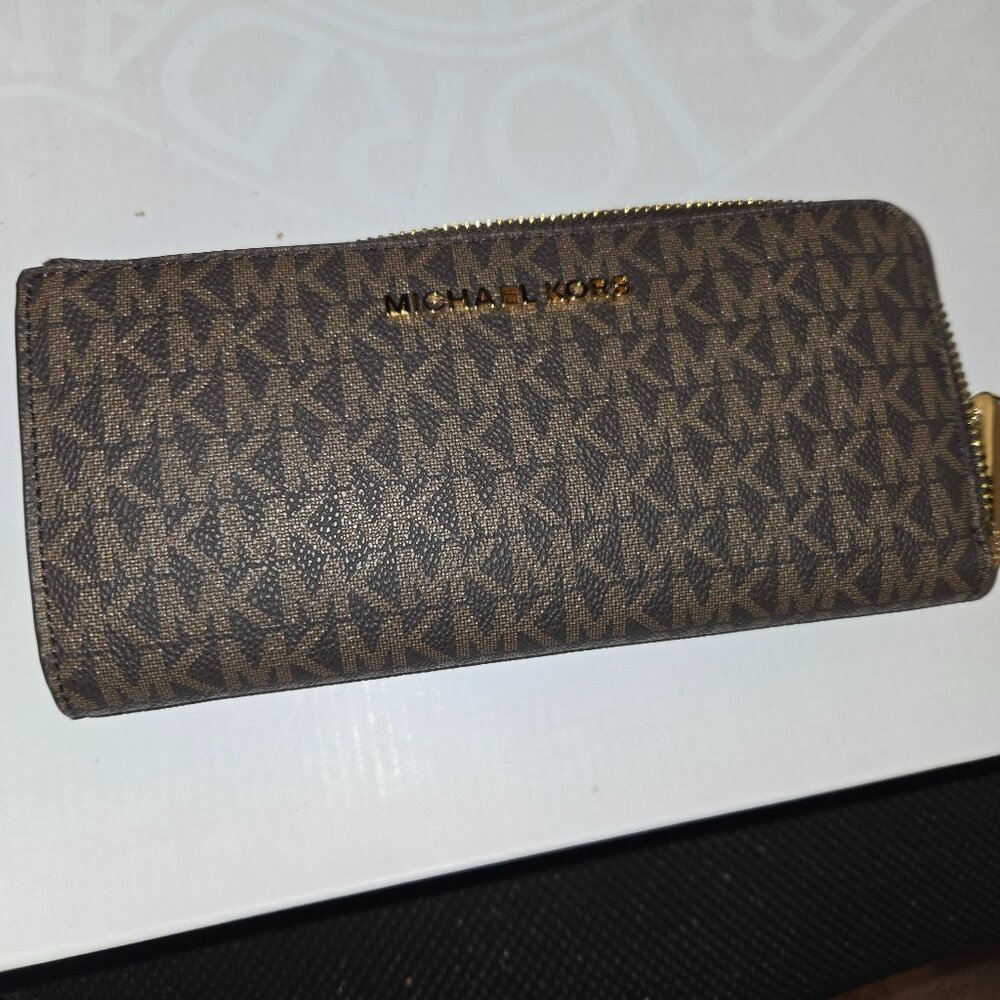 Michael Kors Quarter-Zip Wallet